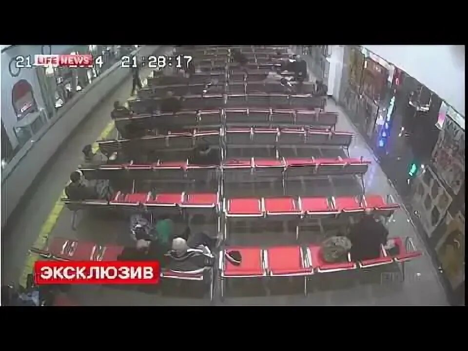 В москве упал человек на рельсы метро. Павелецкая что случилось сегодня. Вокзал горит. Павелецкое направление мжд. Павелецкий вокзал зал ожидания.