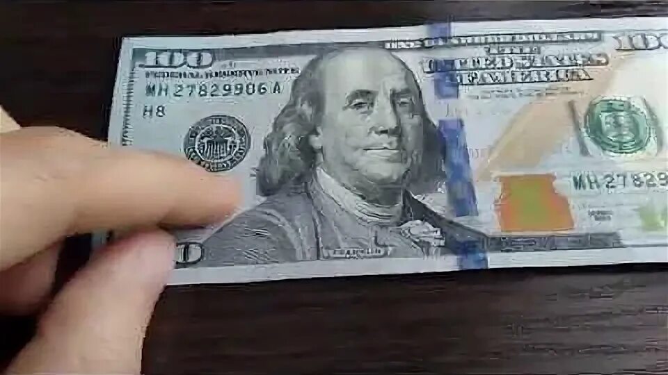 Как отличить фальшивые 100 долларов от настоящих. Новые 100 долларовые купюры. фальшивые 100 долларов. фальшивая купюра 100 долларов.