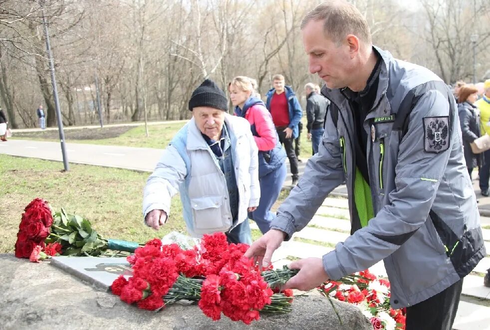 Годовщина чернобыльской аэс. Возложение цветов. Памяти ликвидаторов Чернобыльской трагедии. Память ликвидаторам ЧАЭС. Годовщина Чернобыльской аварии.