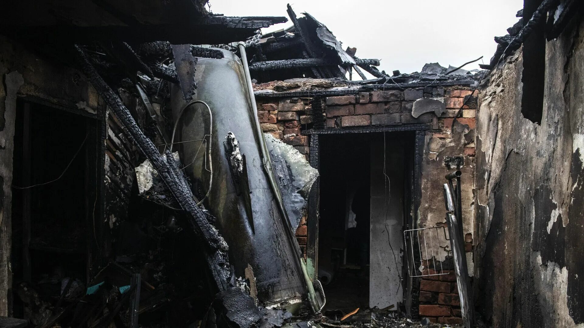 Ровеньки обстрел сегодня. Новости сегодня ровеньки луганская область последние происшествия. Происшествие ровеньки. Пгт дзержинский ровеньки. Новости ровеньки.