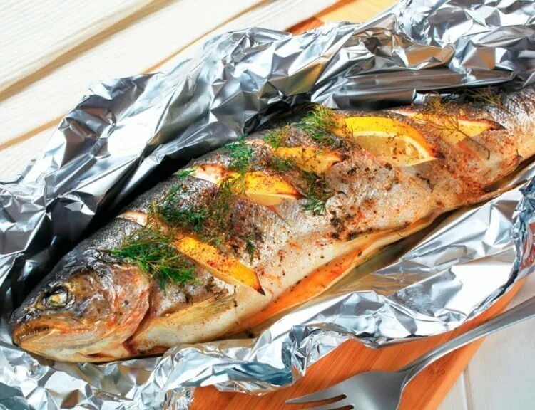 Форель в фольге. Семга в фольге с овощами. Стейк форели в духовке. Голец радужная форель. Форель в духовке в фольге.