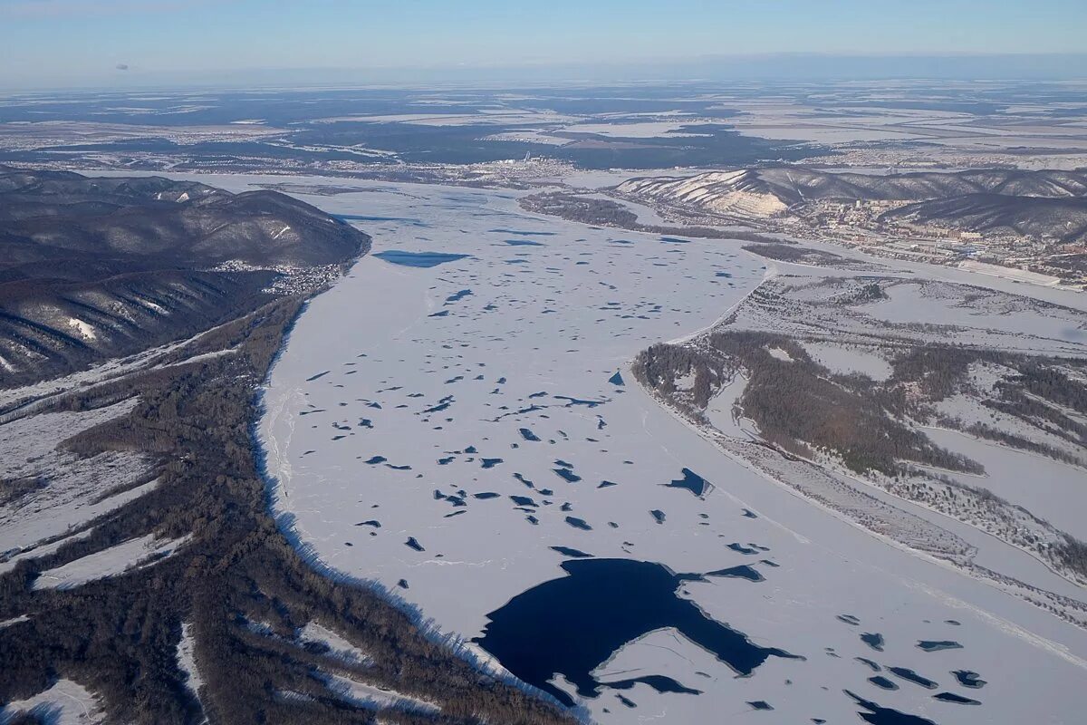 Обстановка на волге. Волга зимой с высоты. Саратовское водохранилище. Куйбышевское водохранилище вид сверху. Волга фото с самолета.