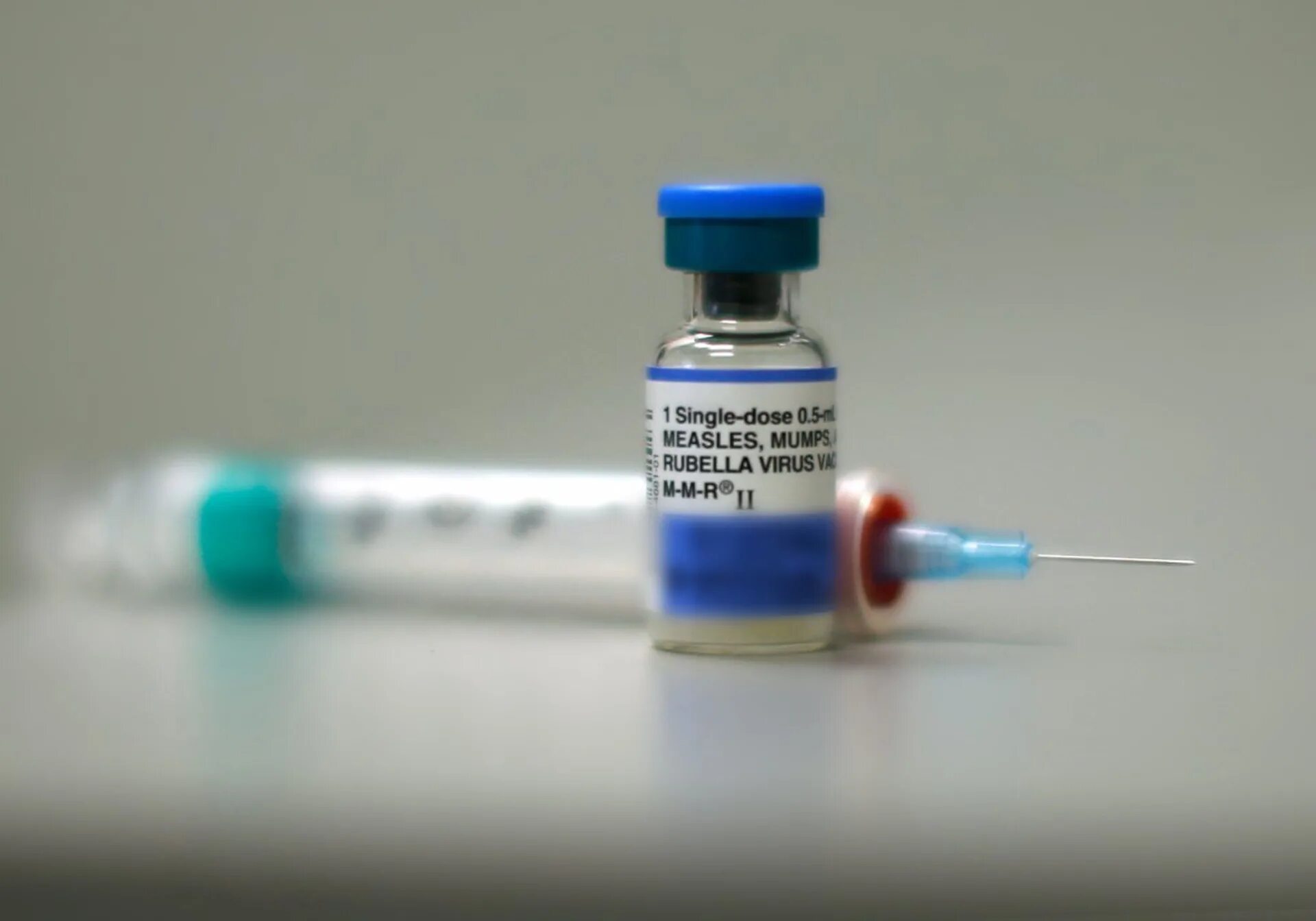 Вакцина против кори схема иммунизации. Вакцинация коревой вакциной. Вакцина коревая культуральная живая сухая. Вакцина коревая микроген. Вакцина против кори живая аттенуированная.