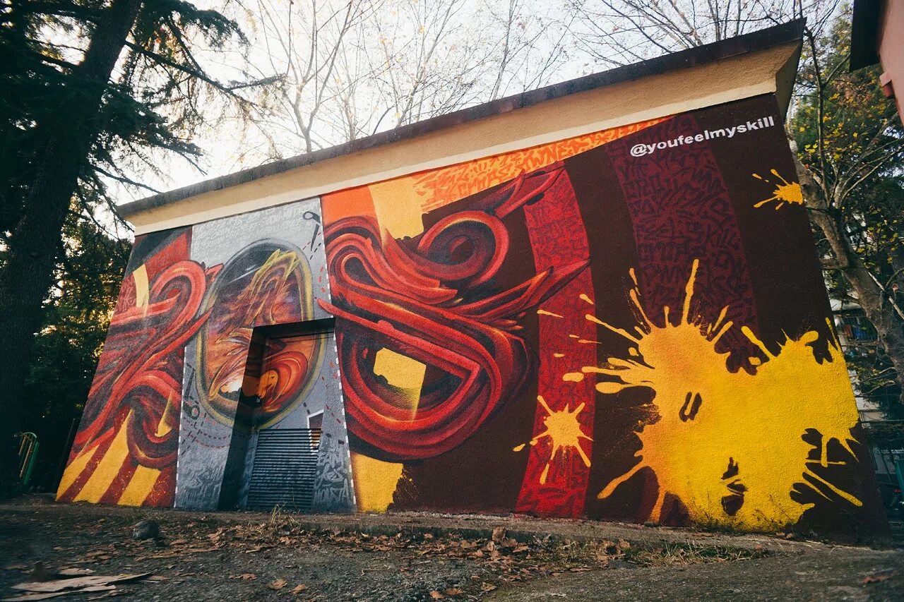 Легенда граффити futura. Граффити в саду. Граффити спартак. Граффити. Сад эрмитаж стена с граффити.