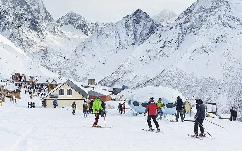 Домбай горнолыжный курорт 2022. Домбай горнолыжный курорт фото. Домбай курорт горы. Домбай горнолыжный курорт 2022. Домбай горнолыжный курорт горы.