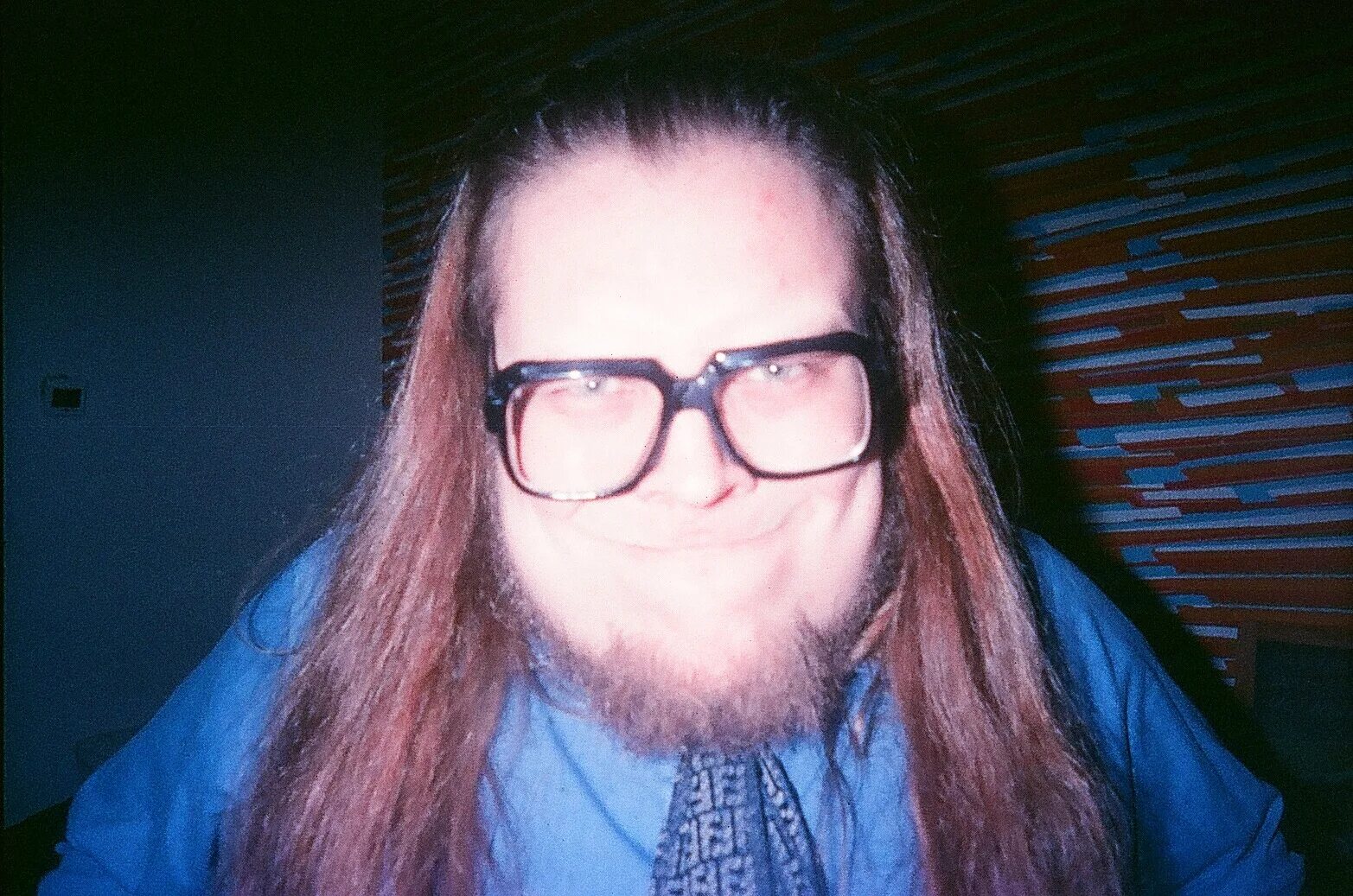 Кряхтит мем. Кряхтя. Кряхтеть это. Кряхтеть это. Маленькие люди недовольное кряхтение.