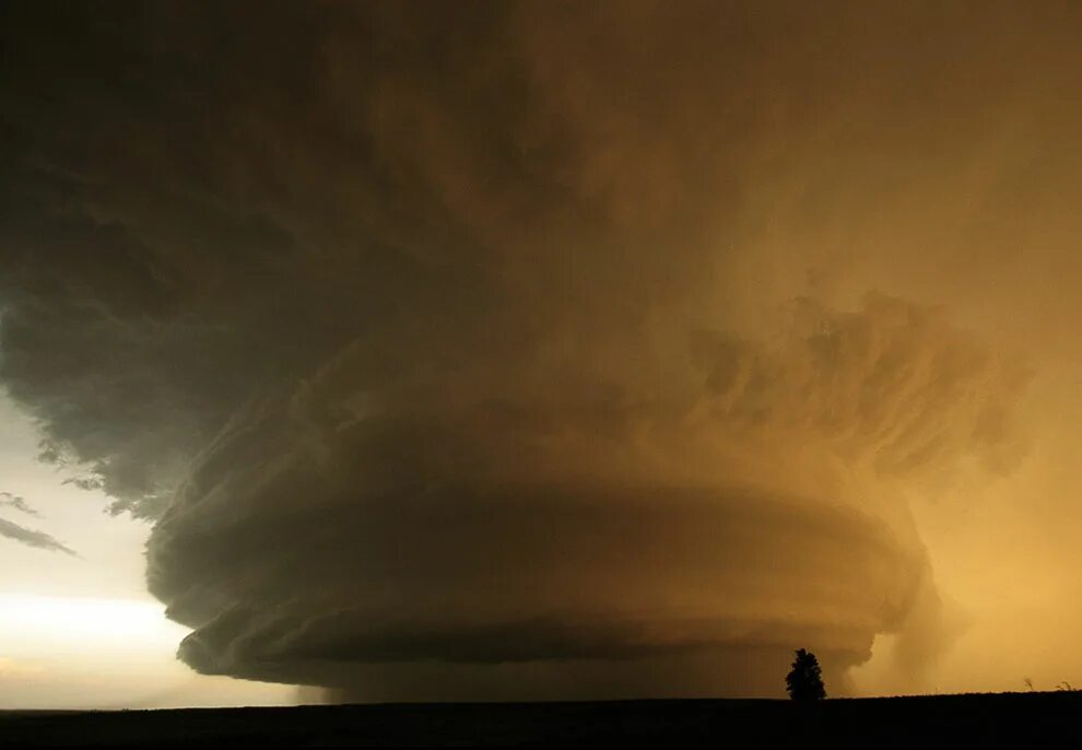 Смерчи история. Штат канзас торнадо. Торнадо большой. Штат канзас торнадо. Смерчи история.