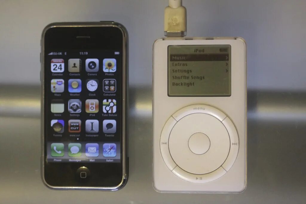 Айфон 1 поколения. Iphone 1g. IPOD 1g. IPOD Touch 1g. IPOD Touch 1.