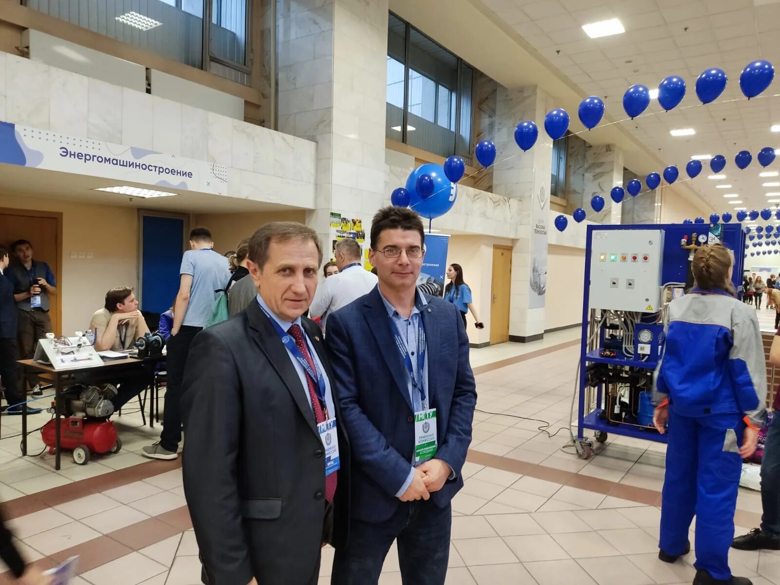 стиль фотосессии группы университет 2022. шмб бауманка 2022. мгтуга москва внутри. студент года 2022. мгту им баумана.