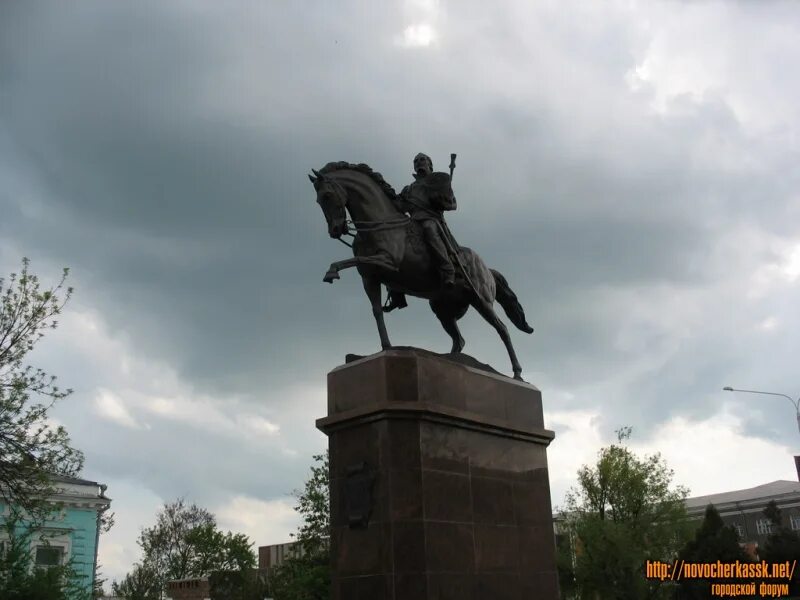 Памятник м и платову. Памятник атаману платову в новочеркасске. памятник платову в ростове на дону. памятник м и платову ростов-на-дону 2015.