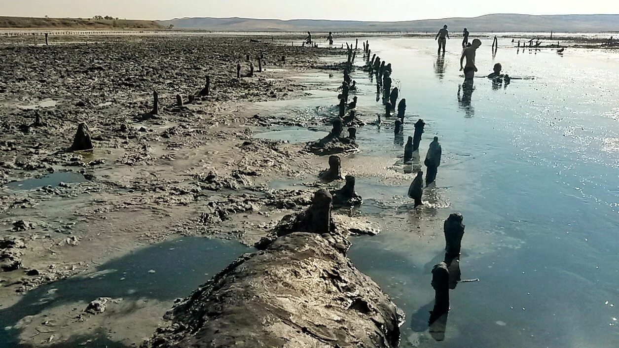 пляж посейдон азовское море грязевые ванны. голубицкая вулкан тиздар. кучугуры краснодарский край грязевой вулкан. грязевой вулкан тиздар. азовское море грязевые.
