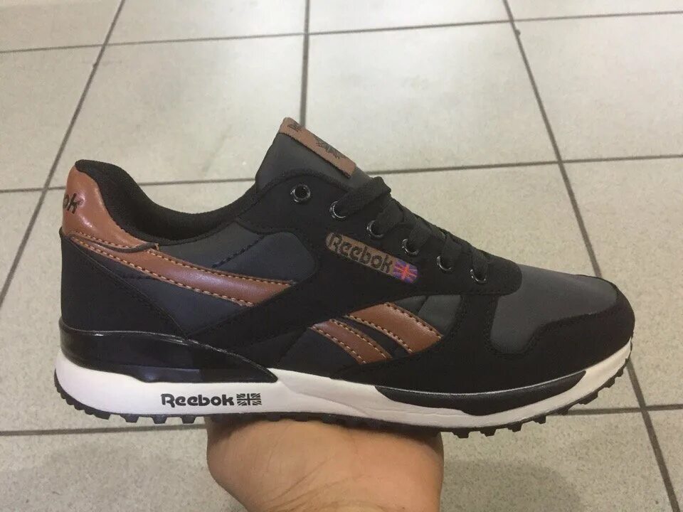 Мужские зимние кроссовки Reebok Садовод. Кроссовки Садовод мужские рибок. Аксис hl7r2 кроссовки. Кроссовки Садовод мужские Reebok. Купить кроссовки на рынке