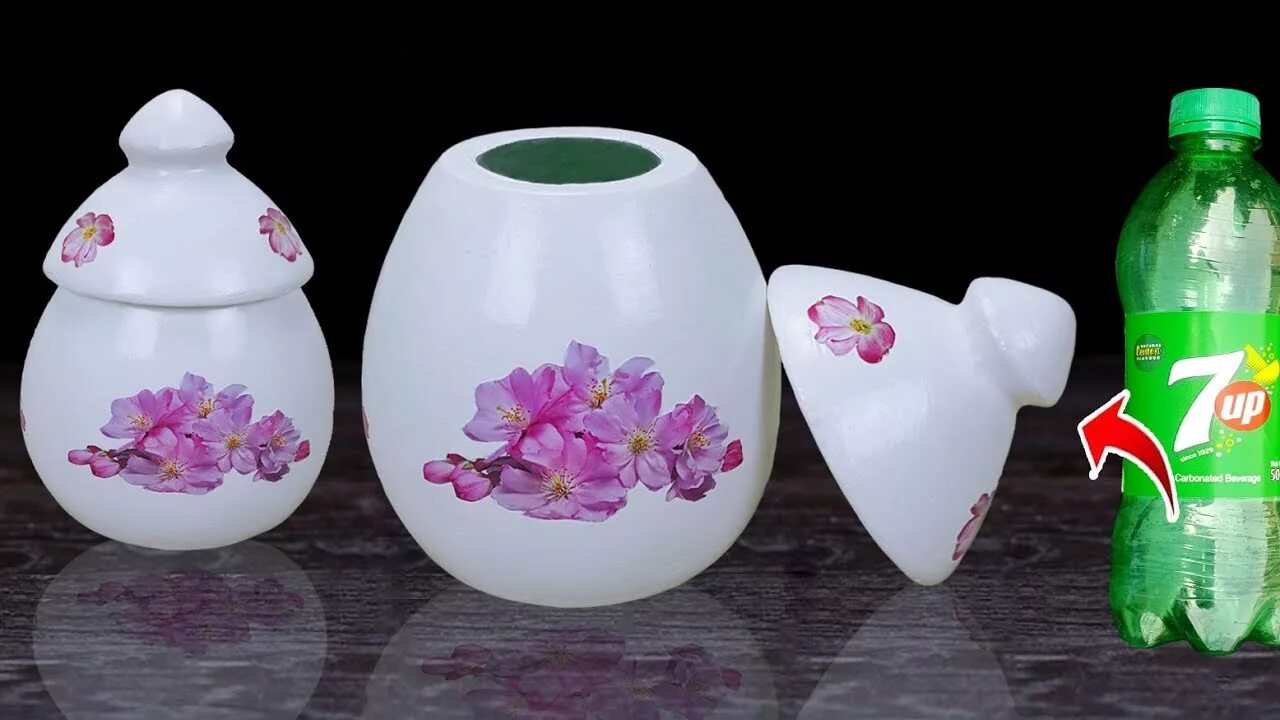 Бросового материала из бутылки. Чайный сервиз из пластиковой бутылки. Фужер из пластиковой бутылки. Чайный сервиз из пластиковых бутылок. Посудка из пластиковых бутылок.