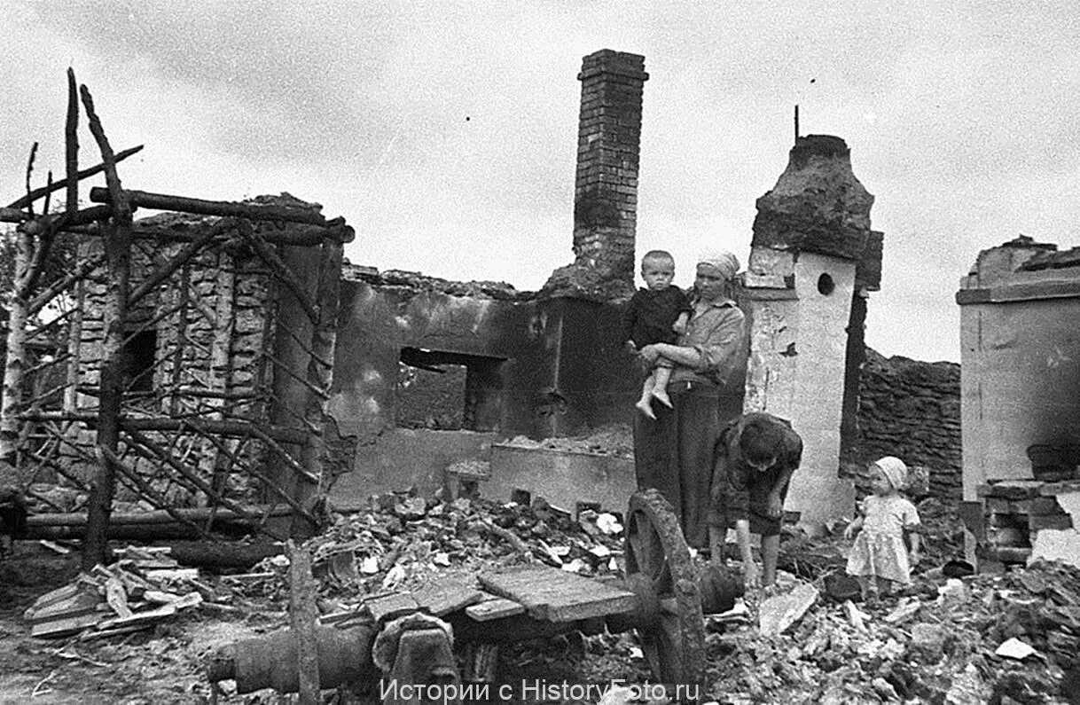 Разрушенная деревня 1945 ВОВ. Сожженные Белорусские деревни Великой Отечественной войне 1941-1945. Сожженные города деревни в годы войны 1941-1945. Фашистская деревня