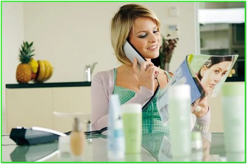 Работа в косметической компании. Работа в косметической компании. Продавец косметики. Работа в косметической компании. Девушка с каталогом.