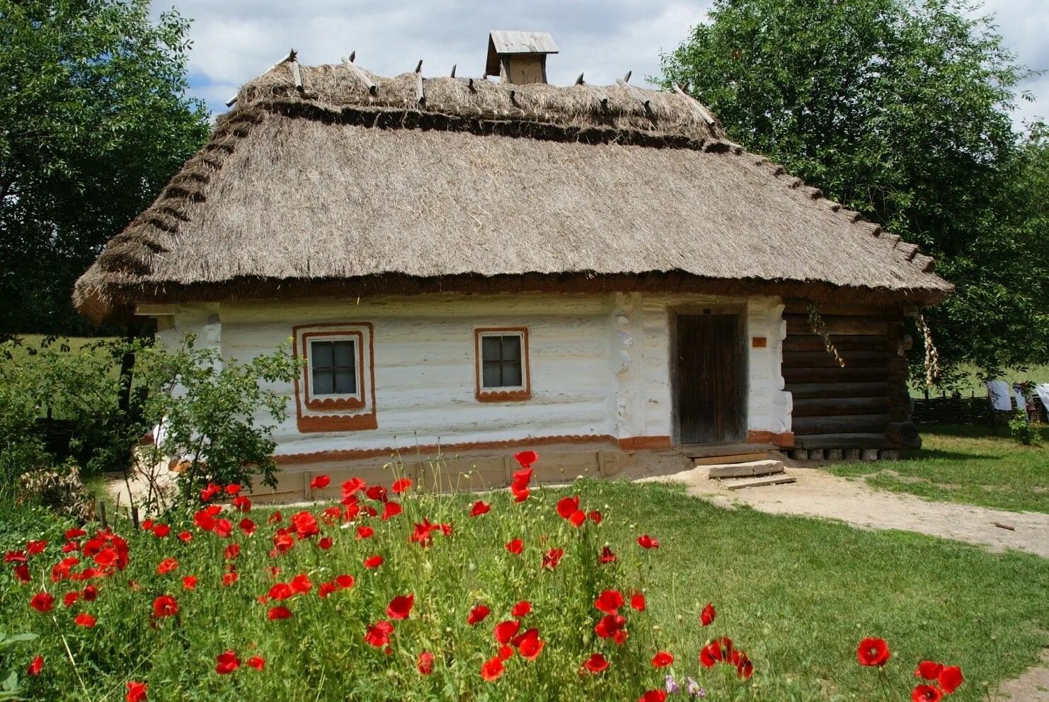 Укр дом. Хата Мазанка Украина 17 век. Украинская хата Мазанка 17 века. Традиционное жилище Мазанка Украина. Хатка мазанки 17 век.