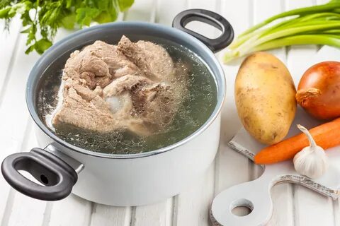 Варить говядину для борща в кастрюле