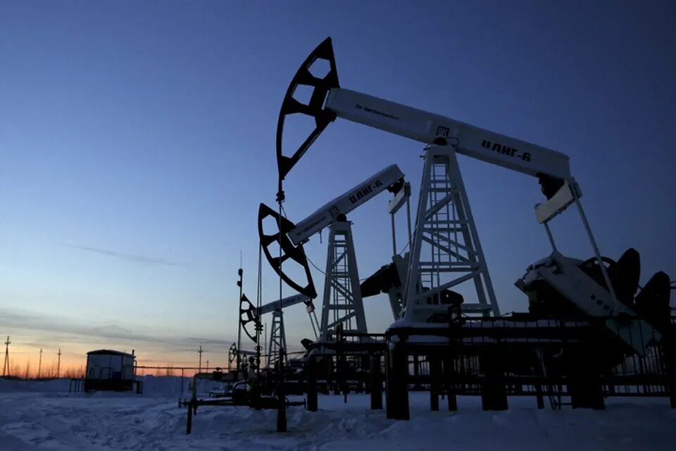 Нефть на урале где. Нефтедобыча на урале. Нефтяное месторождение. Нефть на урале где. Нефть на урале где.