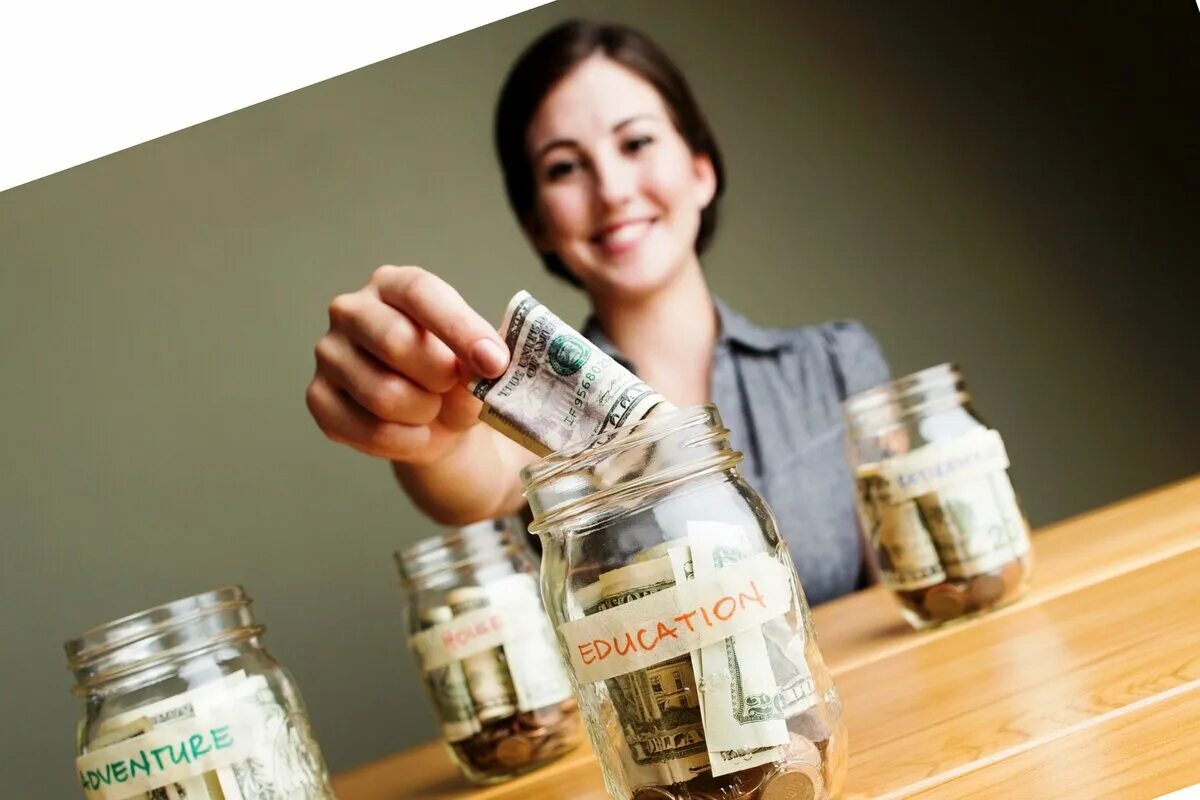 Как люди накапливают деньги. Средства сбережения и накопления функция денег. Копить деньги. Копить деньги. Экономия денежных средств.