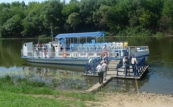 Уровень воды в реке смоленск. Река Десна судоходная. Судоходство на Днепре в Смоленске. Судоходство на Десне Брянск. Судоходный Днепр в Смоленске.