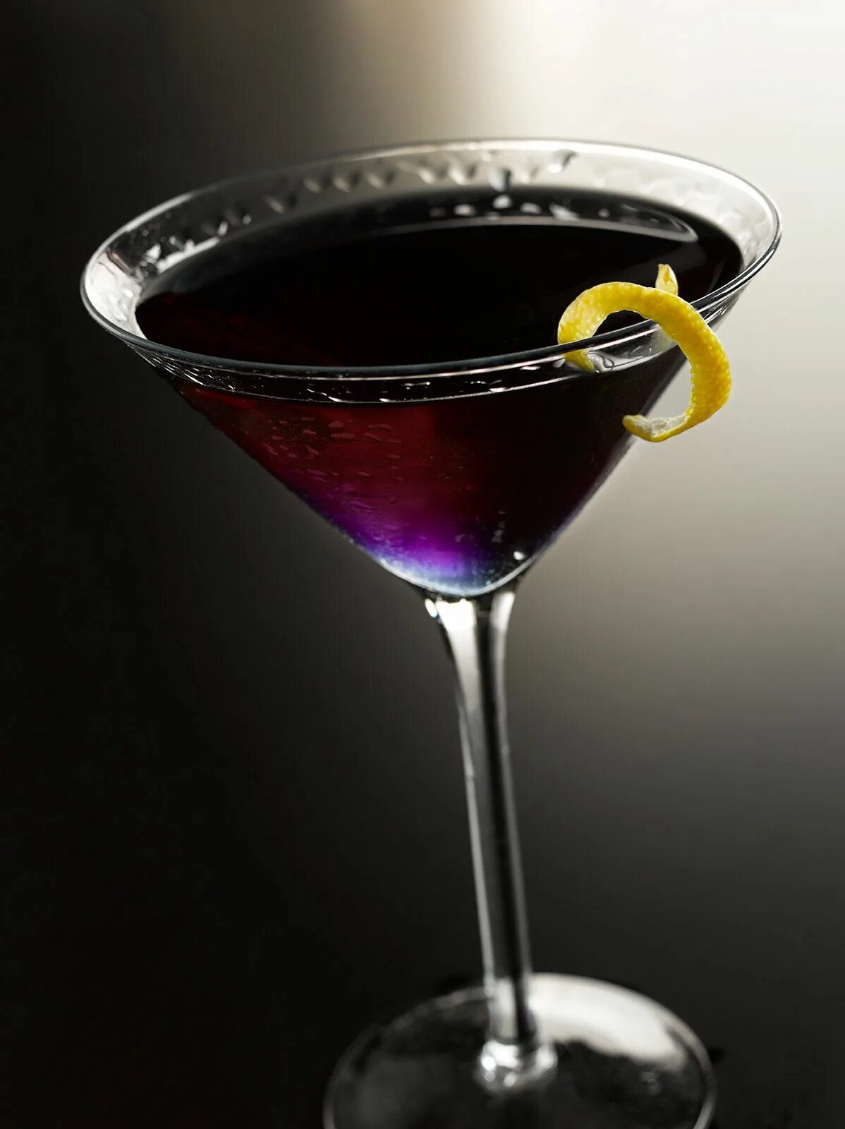 Коктейль шоколадный с ликером. Блэк рашен коктейль. Black russian коктейль. Коктейль темный. Коктейль темный.