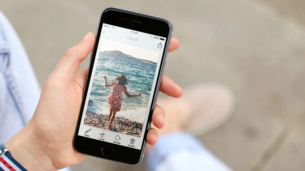 Белое пятно на экране iPhone - что делать?