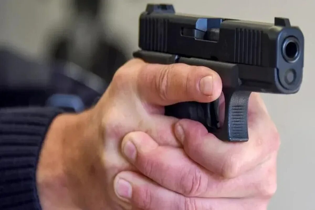 Как проходить one armed robber. Вооруженное нападение. armed robbery. мone-armed robber.