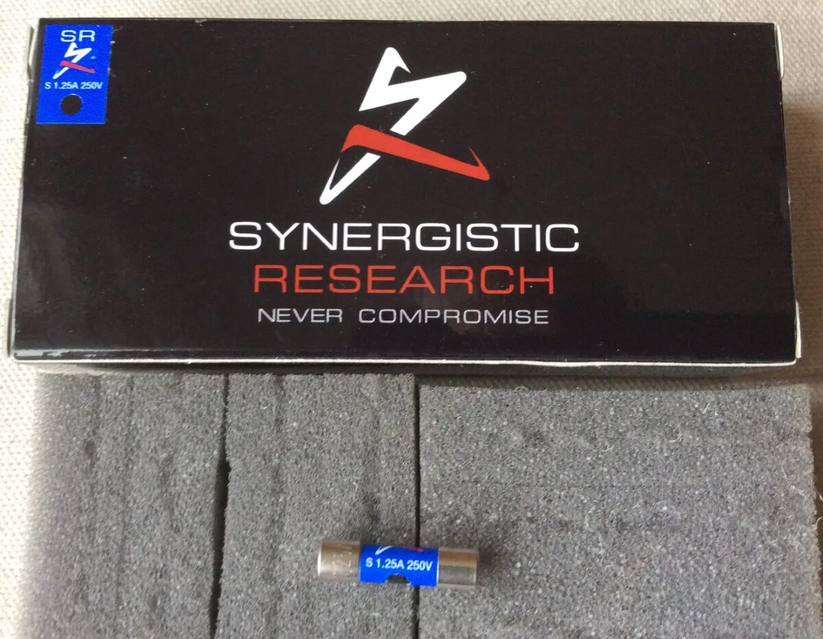 Synergistic research. Synergistic research fuse. synergistic black fuse. synergistic research blue 4a 250. предохранитель synergistic research purple.