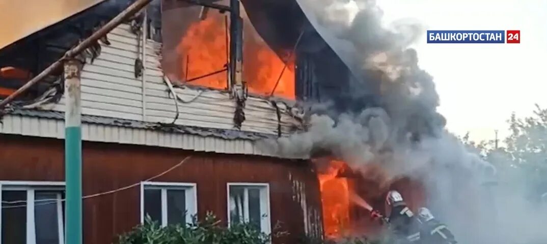 Сгоревшее здание в Уфе. Пожар в Затоне Уфа. В Затоне сгорел дом. Затон пожар Ахметова. Горят три дома в москве