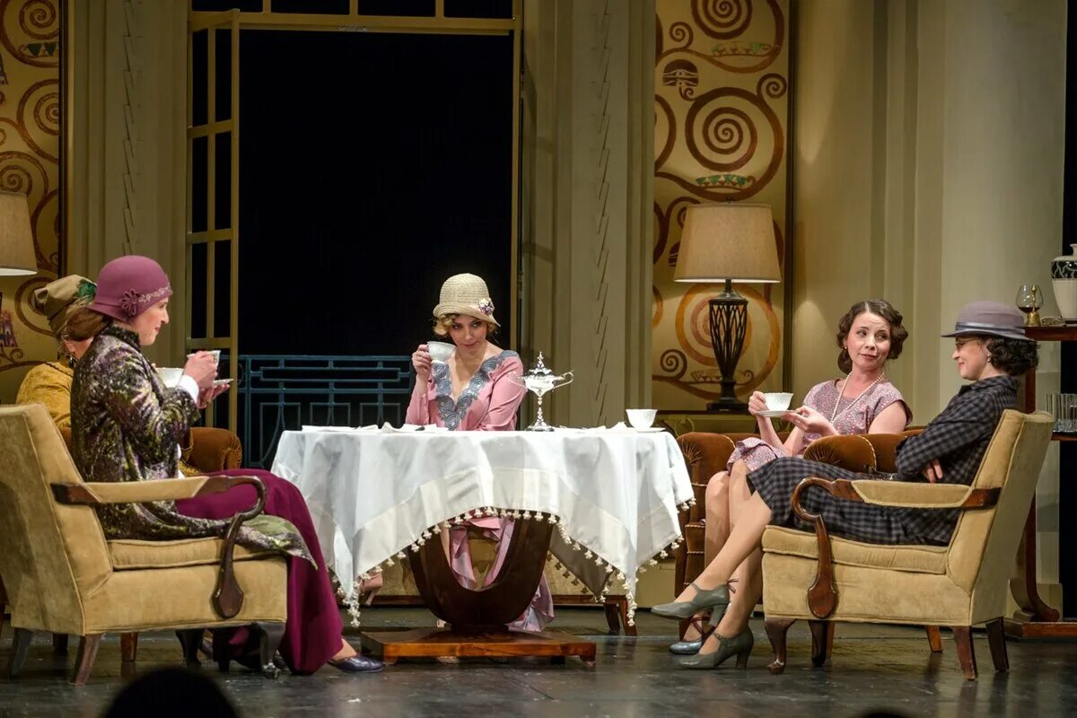 Верная жена спектакль молодежный театр. Верная жена спектакль молодежный театр. Верная жена спектакль молодежный театр. Стакан воды спектакль молодежный театр. Верная жена спектакль молодежный театр.