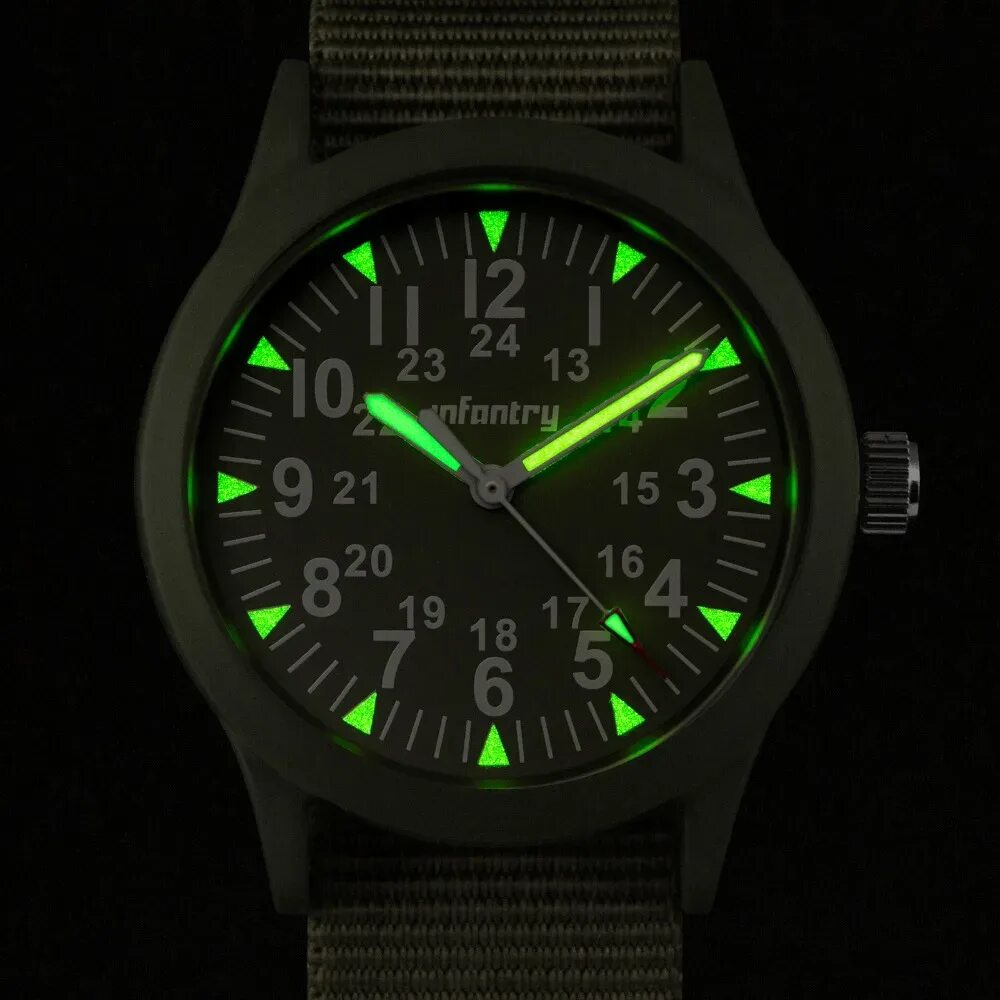 Куплю наручные часы с подсветкой. Наручные часы милитари Infantry. Часы милитари Army Style Black. Военные часы с тритиевой подсветкой.