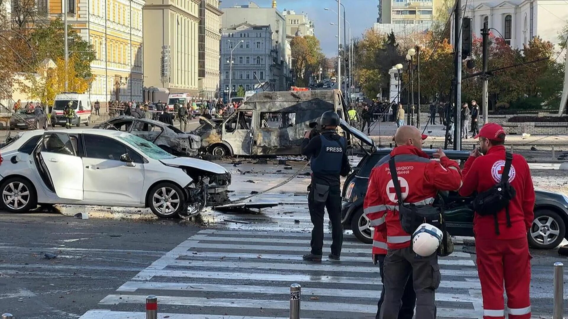 Украинцы радуются трагедии. Центр Киева сейчас. Мост в Киеве после взрыва.