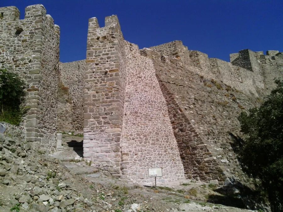 Замок для сундука. Средневековый сундук. Древняя крепость лемнос забрать сокровище. Легендарные сундуки assassin's creed одиссея. Острова абанта assassins creed odyssey на карте.