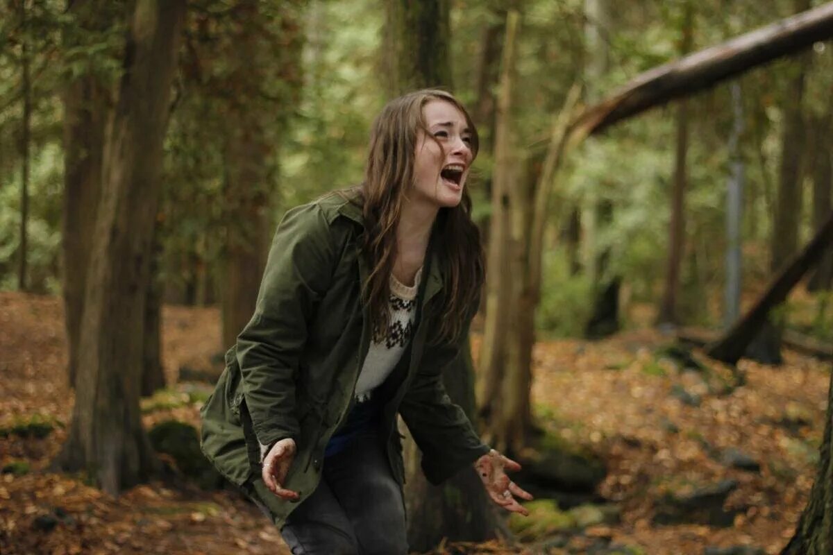 Человек который любит лес. Испуганная девушка в лесу. Кричать в лесу.