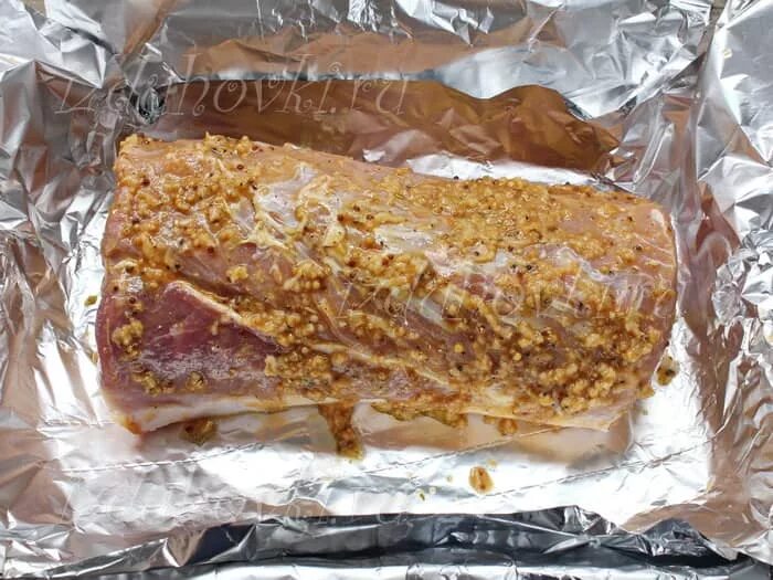 буженина корейка. буженина в духовке в фольге пошаговый. запеченная буженина. буженина в духовке в фольге. говядина в духовке в фольге.