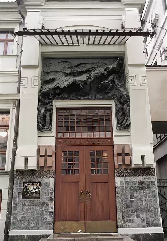 Музей мхат здание. Здание московского художественного театра шехтель. Мхат тверской бульвар 22. Музей станиславского в москве. Двери здания мхата имени горького на тверском бульваре.