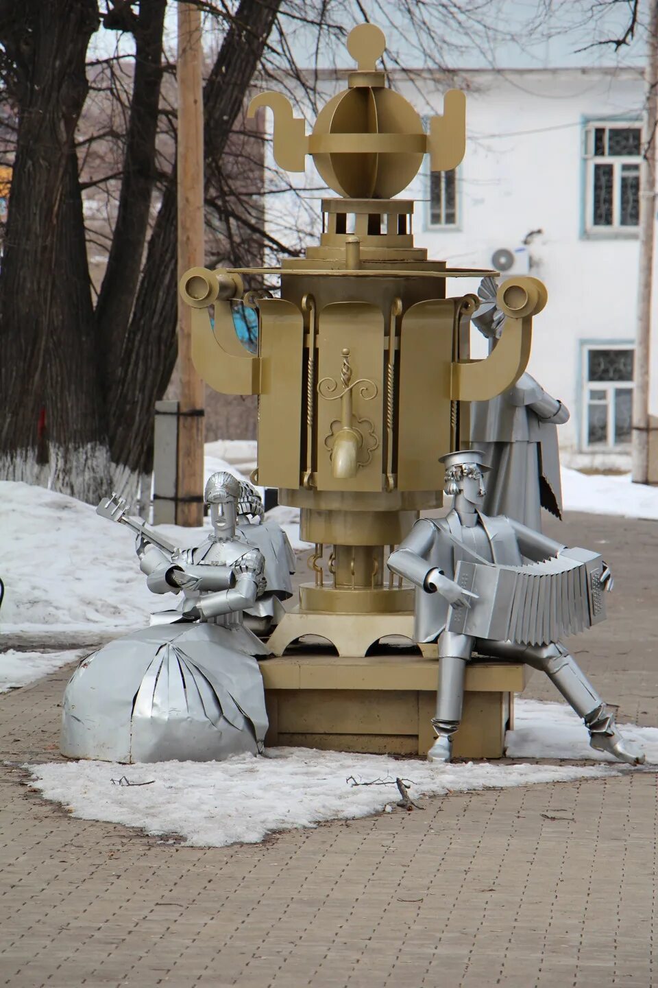 Самовар суксун. Памятник самовару в Туле. Тульский самовар памятник. Тульский самовар памятник в Туле. Суксун Пермский край памятник самовару.