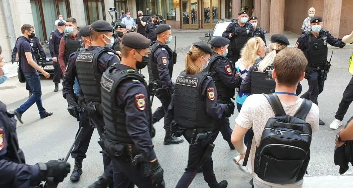 Полиция сорвала протестующих КПРФ В Москве. Полиция сорвала КПРФ В Москве. Полиция сорвала КПРФ В Москве 2022.