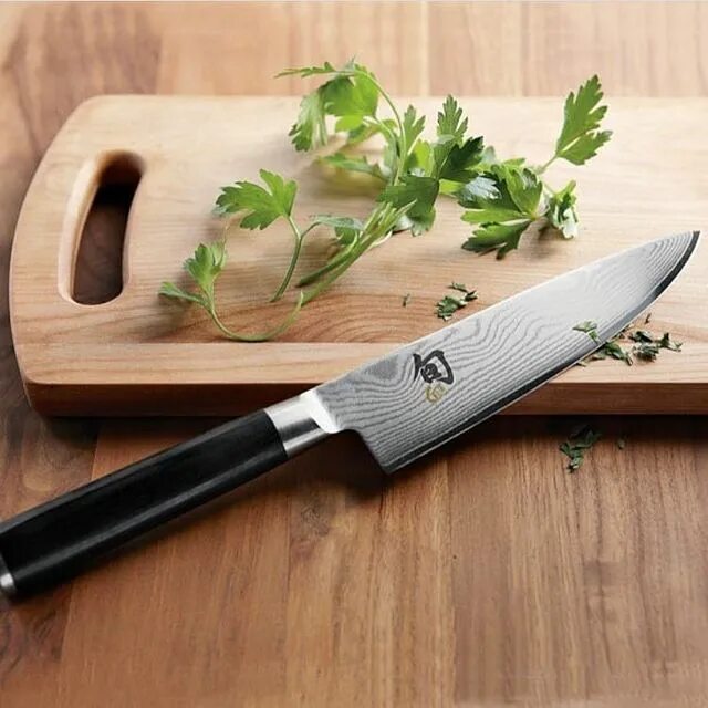 Нож кухонный производство. Японские ножи Shun. Kai Shun Classic DM-0767 кухонный нож. Нож Chef Knife. Shun Classic Chef s 8 wjk dm7829.