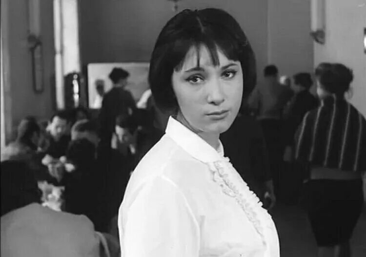 Аллы черновой. Аллы черновой. Чернова алла иосифовна тайна черных дроздов. Алла чернова актриса фото. Станция луговая фильм 1966 кадры.