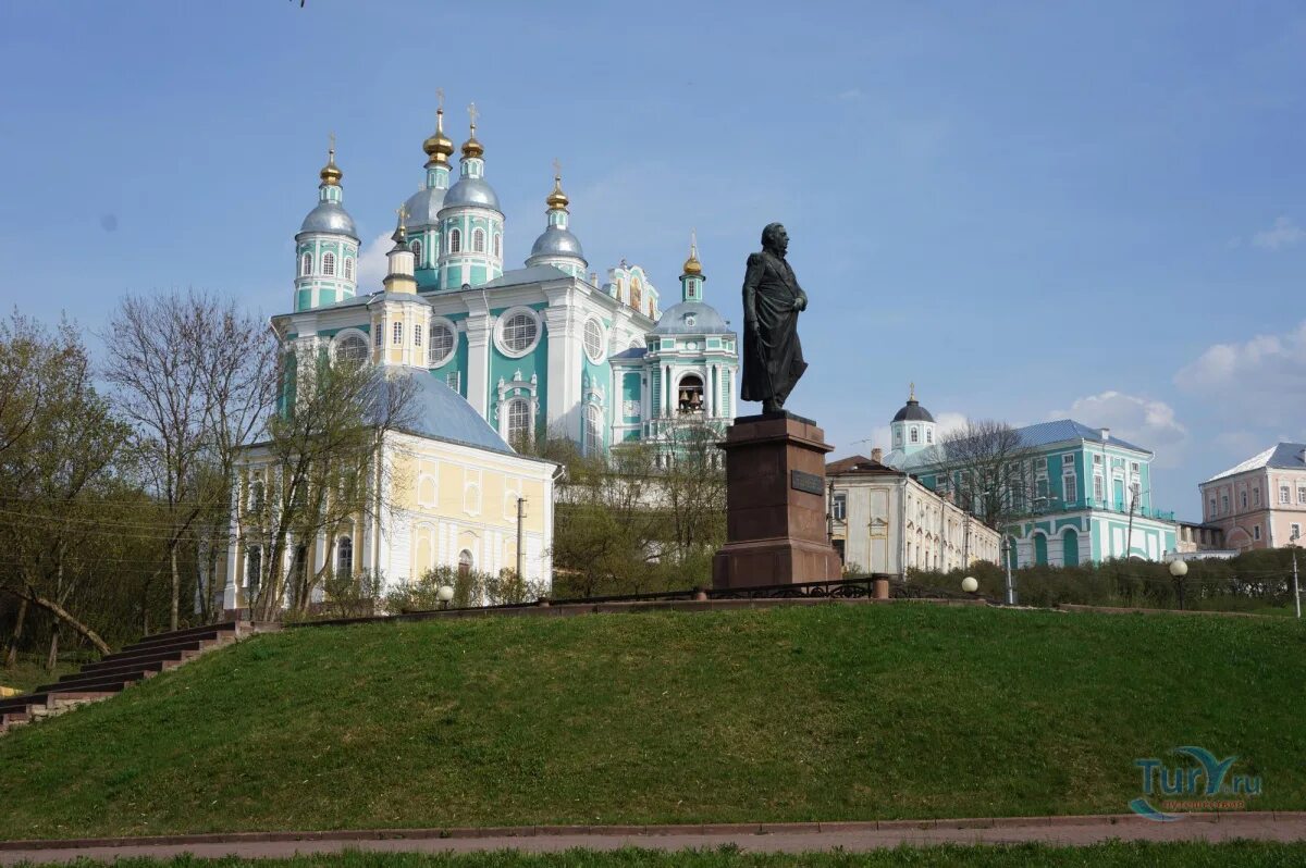 Смоленск время. Смоленск собор Соборная гора. Соборный холм Смоленск. Соборный холм Успенского собора Смоленск. Успенский собор и крепость Смоленск.