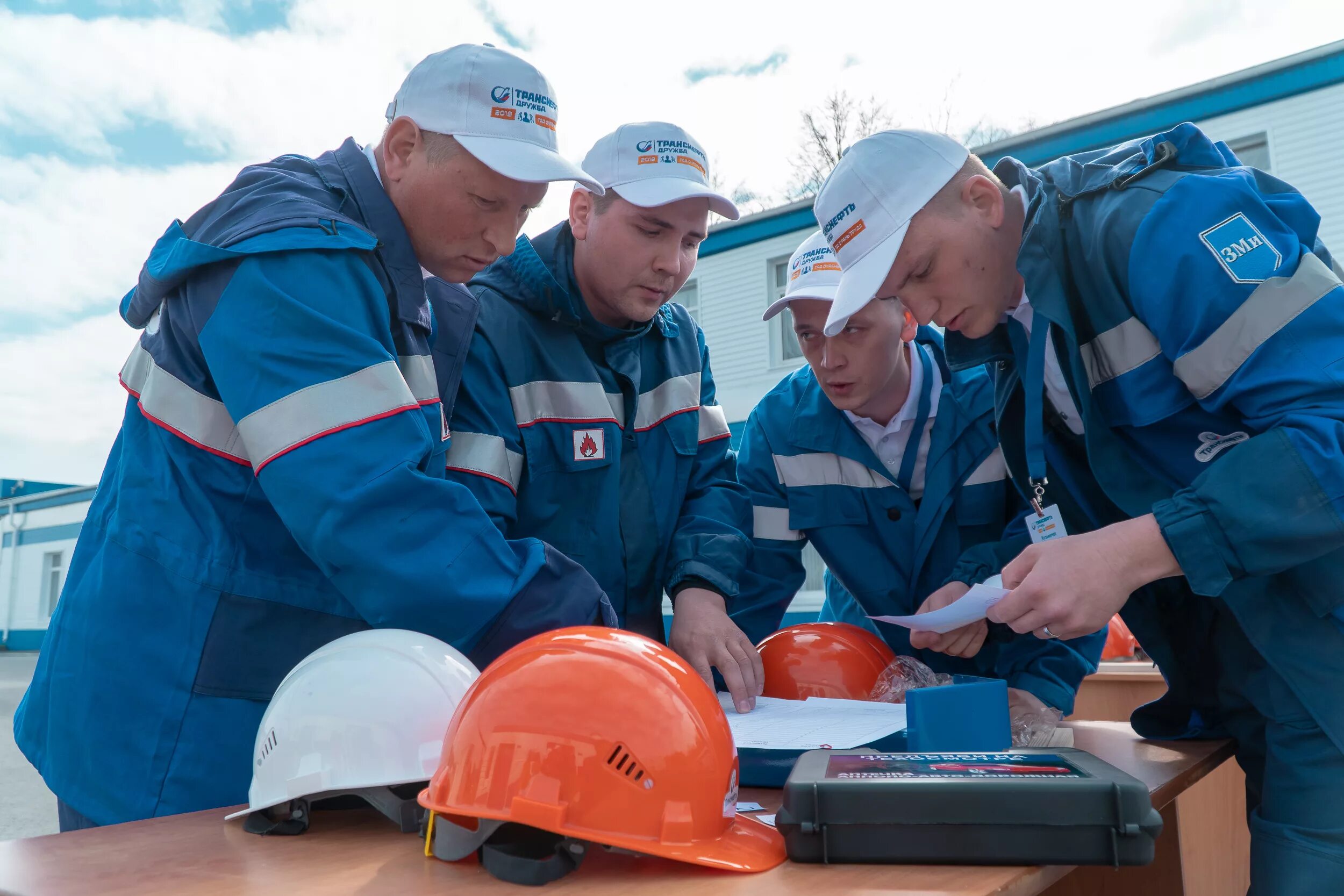 Транснефть прикамье. Нефтяник транснефть. Работа в транснефть. Сотрудники транснефть. Инновации транснефть.