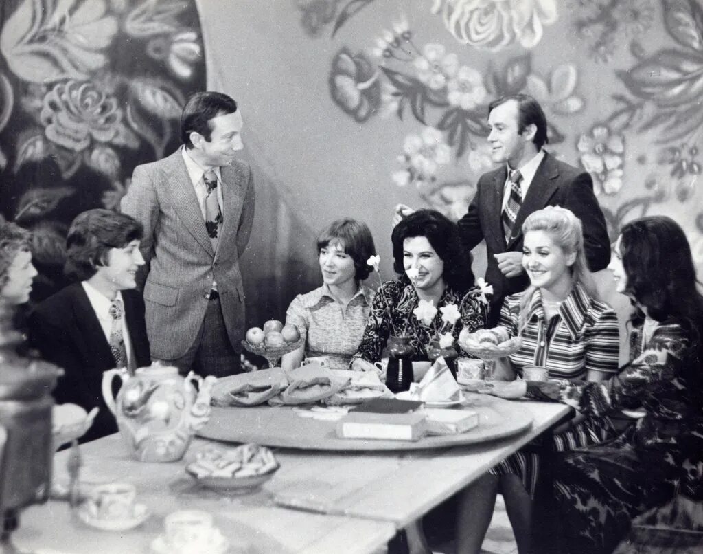 Голубой огонек прошлых лет. Голубой огонёк телепередача ссср. Передача голубой огонек 1962. Первый голубой огонек 1960. Голубой огонек 1960.