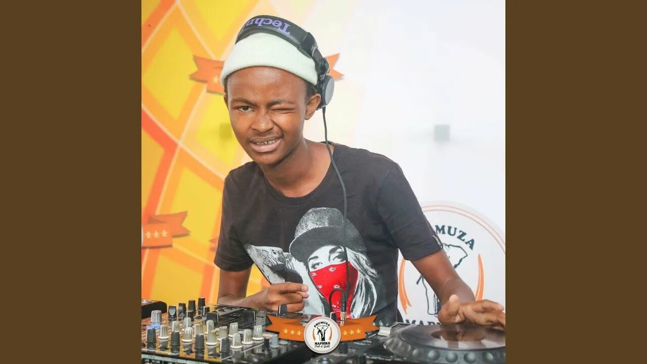 Диджей голливуд джубга. Dj dima young. Dj playing. Dj young. Dj younger.