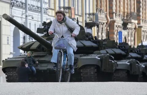 Командиры впереди