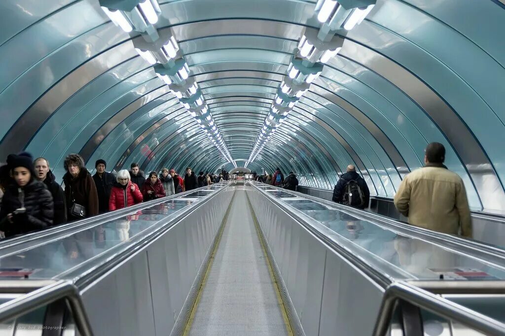 Эскалатор kleemann. Пассажирский конвейер. Техническое обслуживание эскалаторов. Пассажирский конвейер траволатор. Траволатор эскалатор эскалатор.