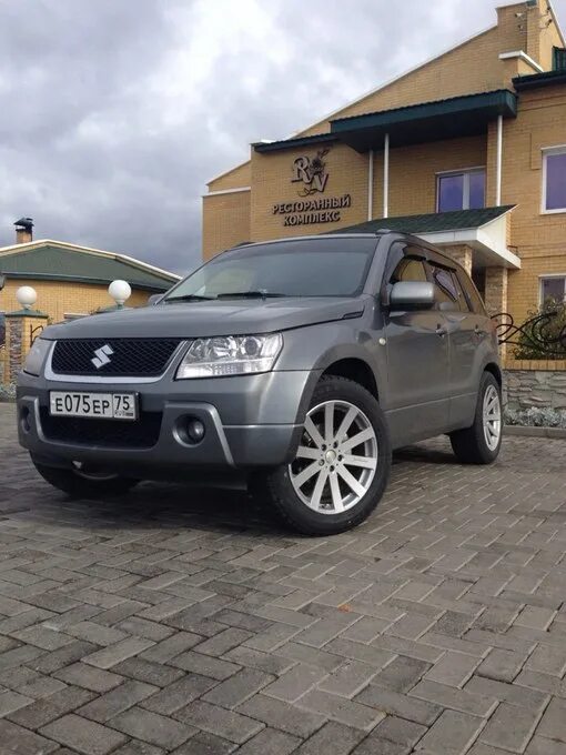 Suzuki grand vitara на авито. Гранд Витара 2007 r18. Сузуки Гранд Витара на дисках r20. Suzuki Grand Vitara r19. Suzuki Grand Vitara диски r19.