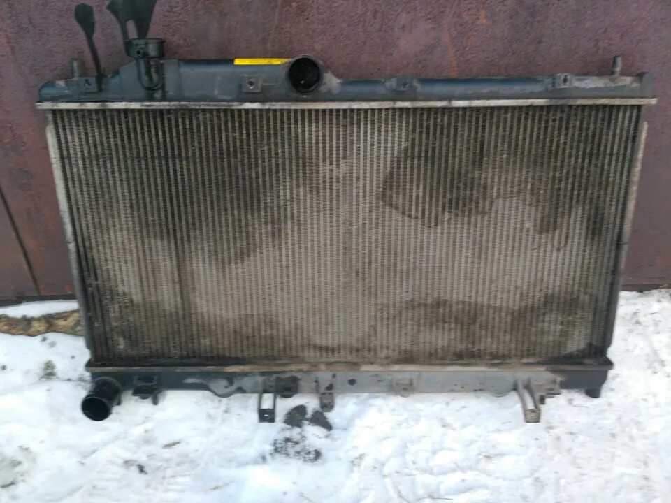 Мойка радиатора subaru outback. Радиатор субару аутбек. Радиатор субару аутбек 2005. Радиатор на субару аутбек. Радиатор на субару аутбек.