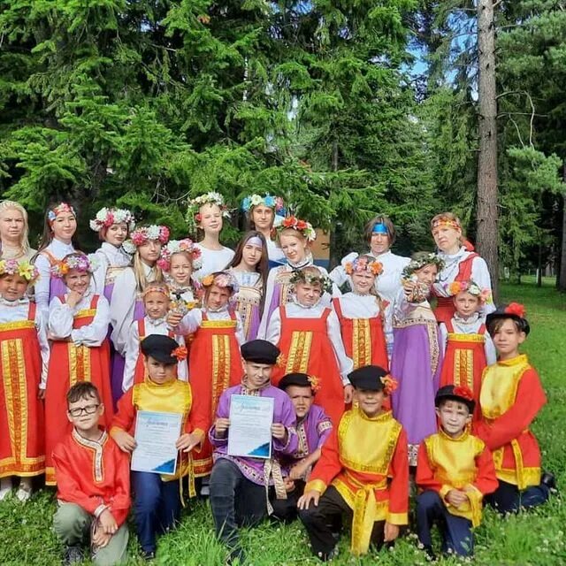 культура и искусство. дома детского творчества. художник на белом фоне. центр детского творчества эмблема. всероссийская креативная олимпиада «арт-успех».