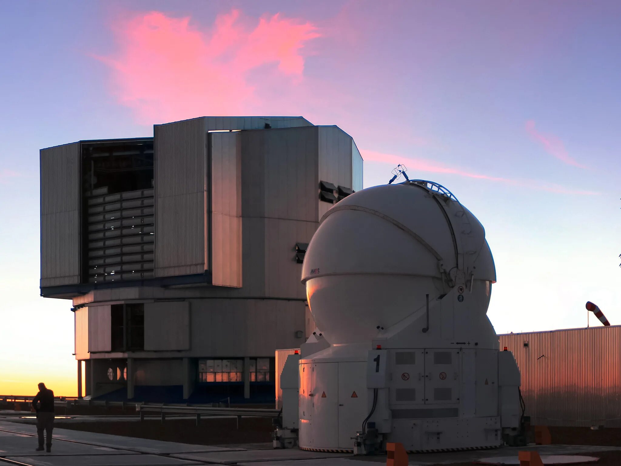 Обсерватория европы. Европейская южная обсерватория (eso). паранальская обсерватория чили. очень большой телескоп (vlt), чили. телескоп vlt европейской южной обсерватории.